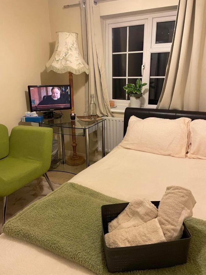 Cozy Homestay London Borough of London Borough of Croydon Exterior foto