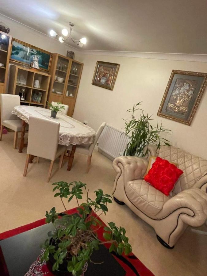 Cozy Homestay London Borough of London Borough of Croydon Exterior foto